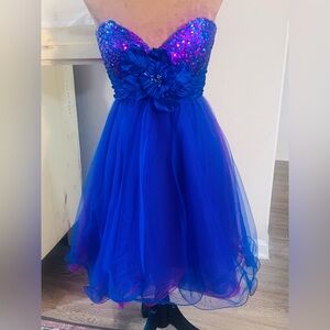 Sz 8 cocktail dress BG Haute brand